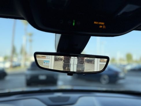 Used 2023 Chevrolet Traverse Premier image 19