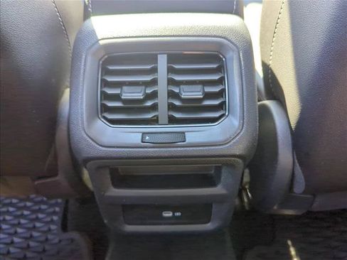 Used 2023 Volkswagen Taos SE w/ Panoramic Sunroof Package FWD image 19