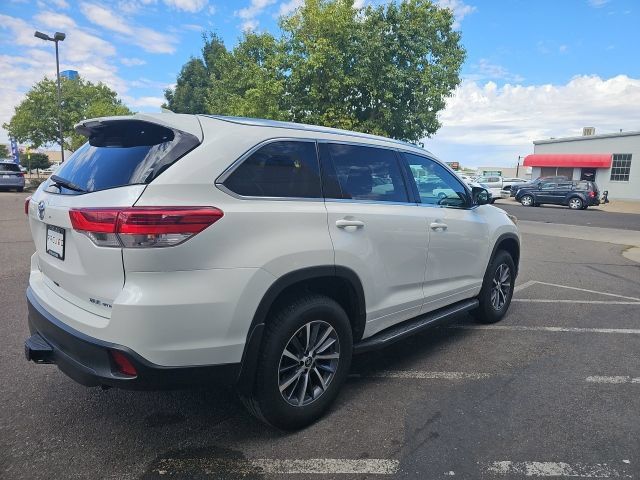 Used 2018 Toyota Highlander XLE AWD/4WD image 5