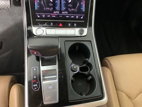 Used 2019 Audi Q8 Prestige image 24
