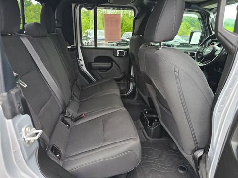 Used 2022 Jeep Gladiator Sport AWD/4WD image 25