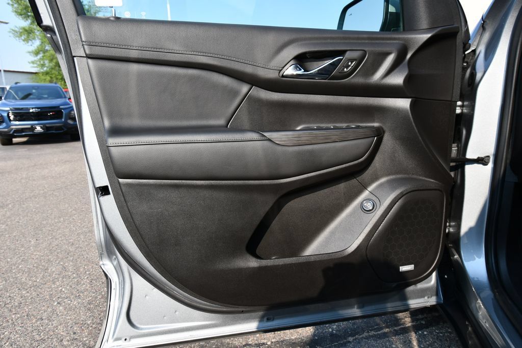 Used 2023 GMC Acadia SLT AWD/4WD image 14