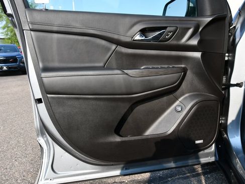 Used 2023 GMC Acadia SLT AWD/4WD image 14