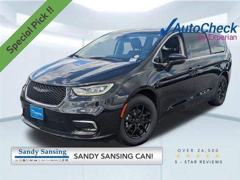 Used 2023 Chrysler Pacifica Touring-L image 1