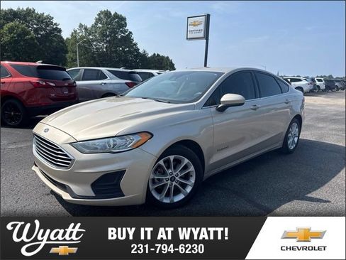Used 2019 Ford Fusion SE FWD image 1