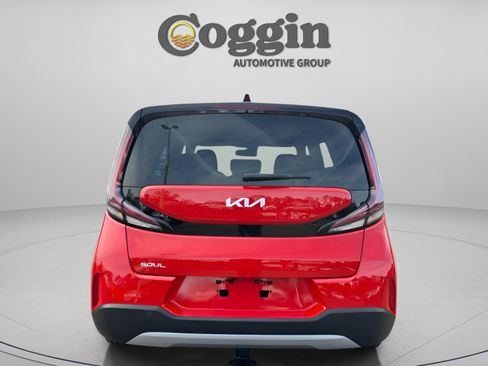 Used 2023 Kia Soul LX image 4