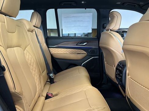 New 2025 Jeep Grand Cherokee Summit w/ Luxury Tech Group V image 15