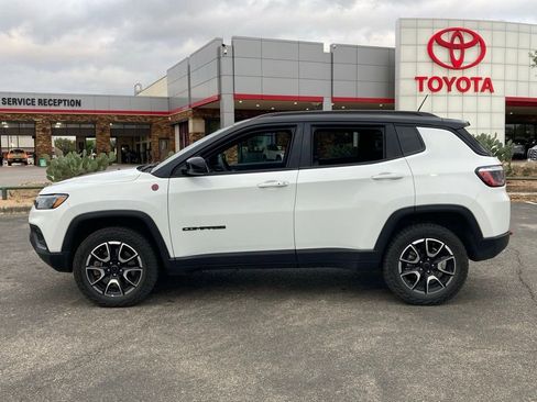 Used 2025 Jeep Compass Trailhawk w/ Trailer Tow Group image 8