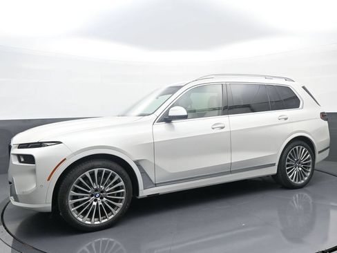 Used 2025 BMW X7 xDrive40i w/ Executive Package AWD/4WD image 4