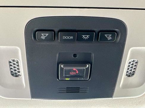 Used 2022 Toyota Camry XSE FWD image 19