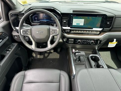 Used 2025 Chevrolet Silverado 1500 LT Trail Boss w/ Convenience Package II AWD/4WD image 19