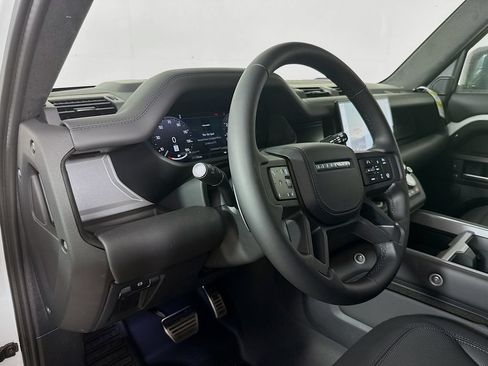 Used 2025 Land Rover Defender 110 V8 AWD/4WD image 9