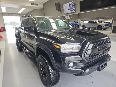Used 2021 Toyota Tacoma TRD Off-Road w/ Technology Package AWD/4WD image 2