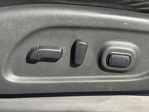 Used 2018 Nissan Titan SV w/ SV Convenience Package RWD image 13