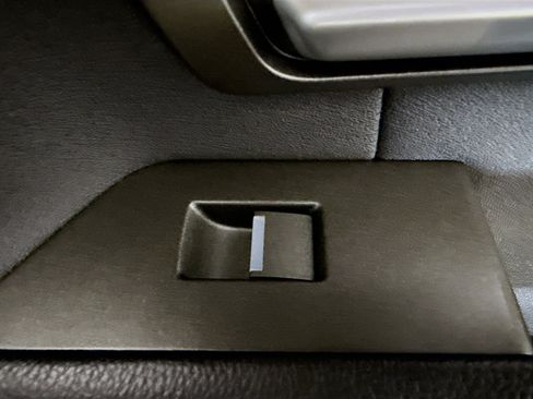 Used 2019 Land Rover Range Rover Evoque SE image 31