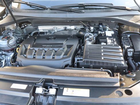 Used 2024 Volkswagen Tiguan Wolfsburg Edition image 18