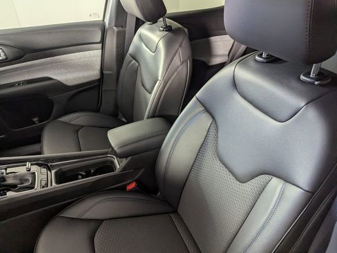 New 2026 Jeep Compass Latitude image 12