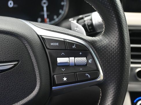 Used 2024 Genesis G70 2.5T image 13