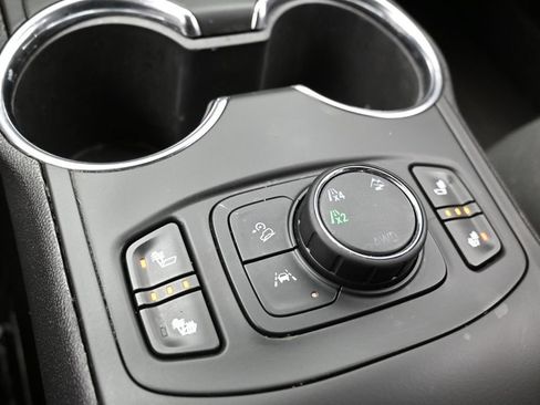 Used 2023 GMC Terrain SLT AWD/4WD image 33