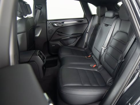Certified 2026 Porsche Macan AWD/4WD image 40