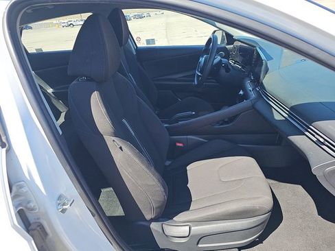 Used 2024 Hyundai Elantra SEL image 6