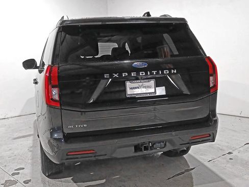Used 2025 Ford Expedition Active AWD/4WD image 5