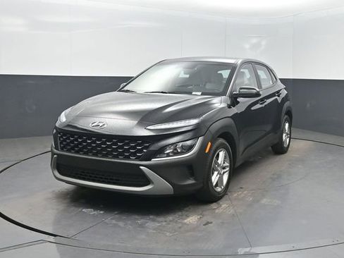 Used 2023 Hyundai Kona SE w/ Cargo Package FWD image 2