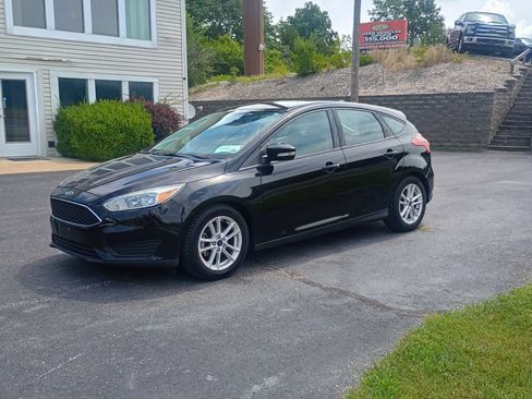 Used 2016 Ford Focus SE w/ SE Cold Weather Package FWD image 1