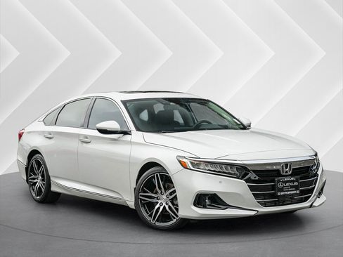 Used 2022 Honda Accord Touring image 1