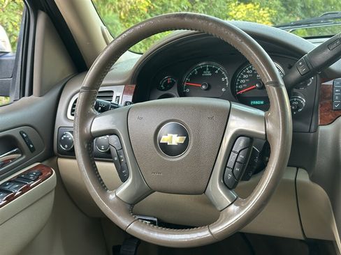 Used 2012 Chevrolet Suburban LT AWD/4WD image 8