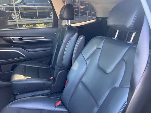 Certified 2024 Kia Telluride S w/ S Sunroof Package FWD image 20