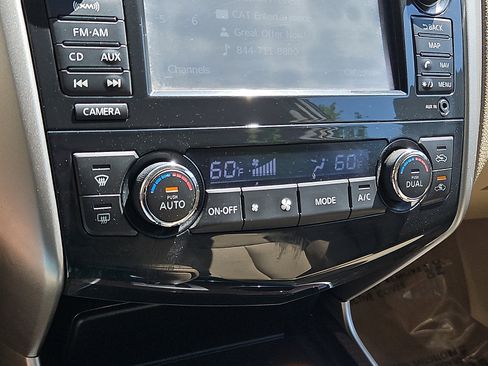 Used 2013 Nissan Altima 2.5 SL w/ Technology Pkg FWD image 16