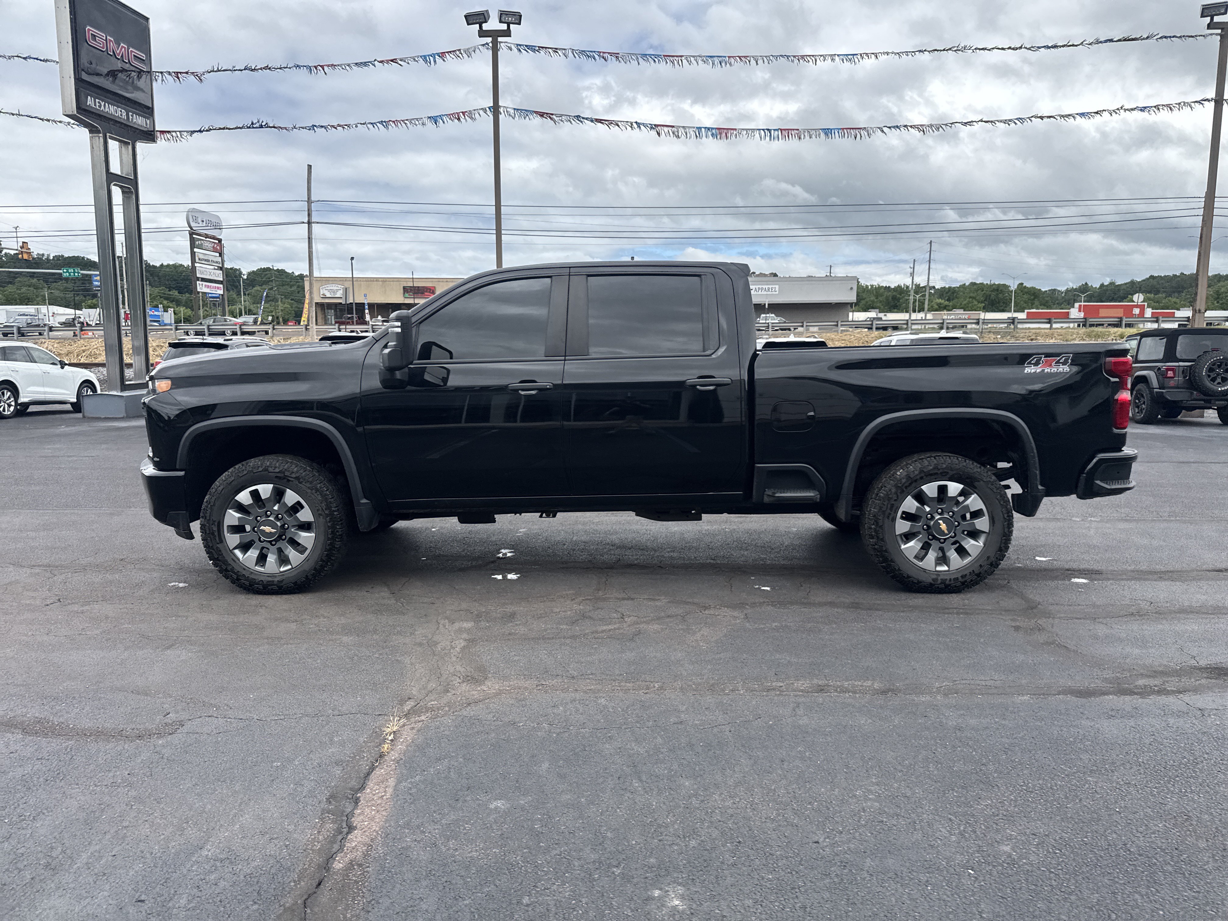 Used 2023 Chevrolet Silverado 2500 Custom w/ Custom Convenience Package AWD/4WD image 7