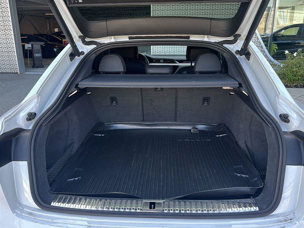 Used 2024 Audi Q8 e-tron Premium Plus AWD/4WD image 16