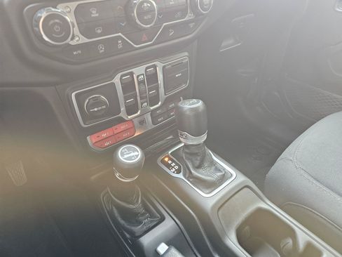 Used 2018 Jeep Wrangler Unlimited Sport S AWD/4WD image 30
