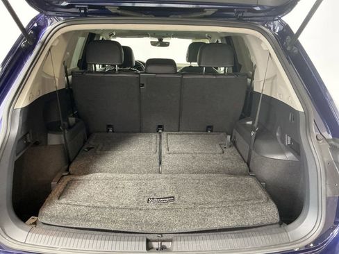 Used 2021 Volkswagen Tiguan SE w/ Panoramic Sunroof Package image 9