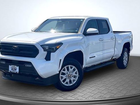 Used 2025 Toyota Tacoma SR5 RWD image 12