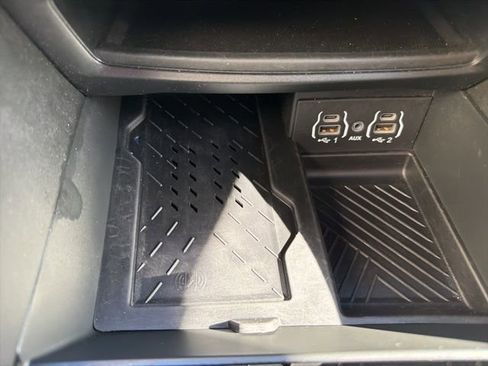 Used 2025 Chrysler Pacifica Limited image 20