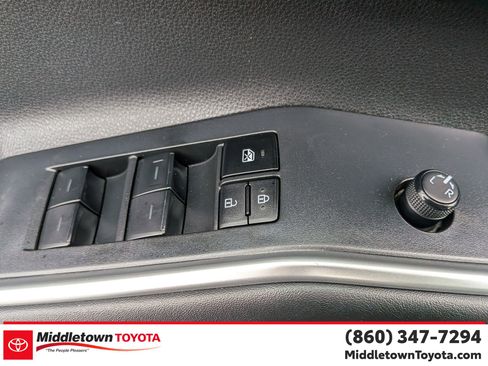 Certified 2024 Toyota Highlander XLE image 12