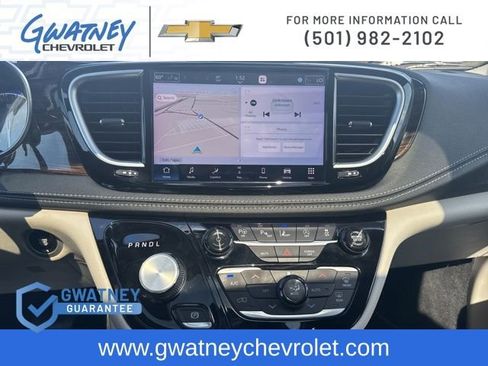 Used 2023 Chrysler Pacifica Limited image 17