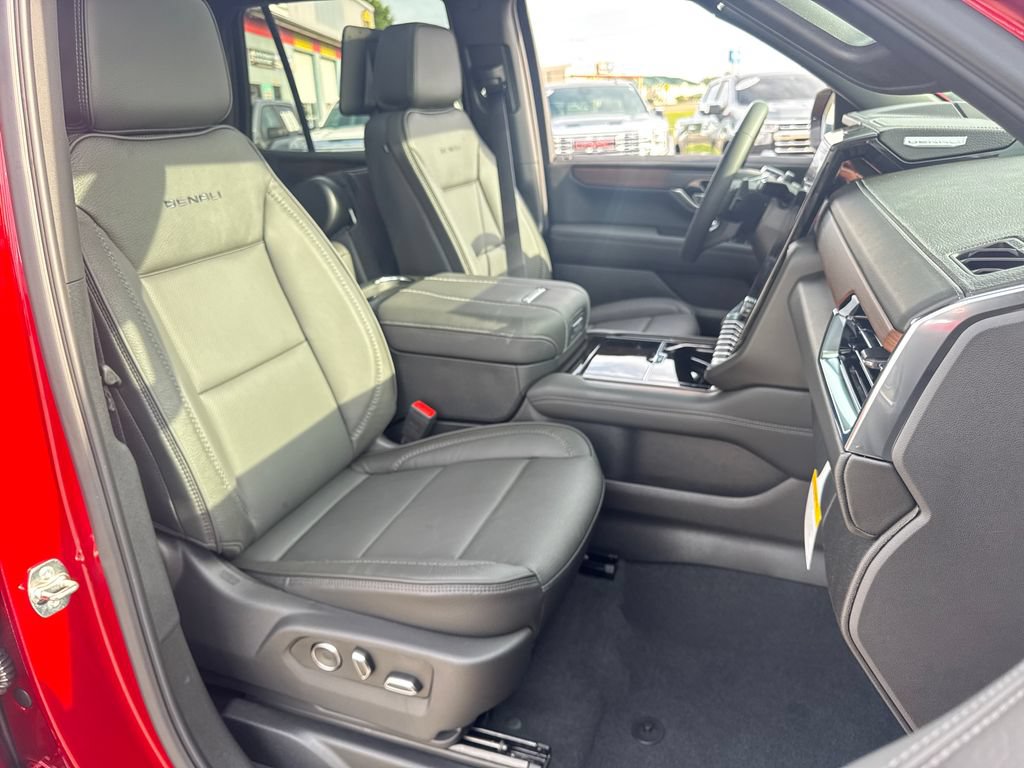 New 2026 GMC Yukon Denali w/ Denali Reserve Package AWD/4WD image 12