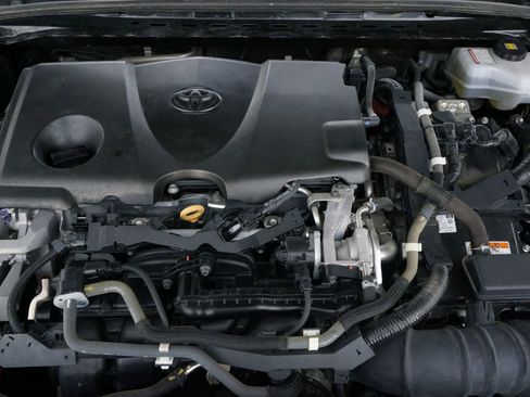 Used 2020 Toyota Camry XLE image 31