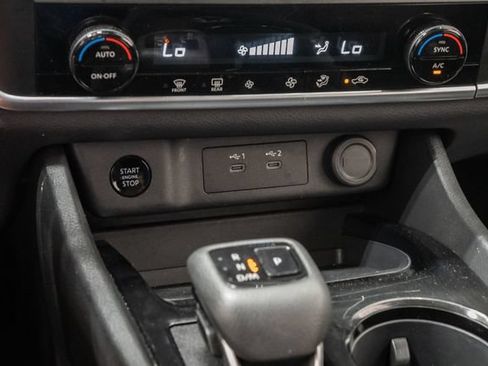 Used 2025 Nissan Rogue SV AWD/4WD image 19