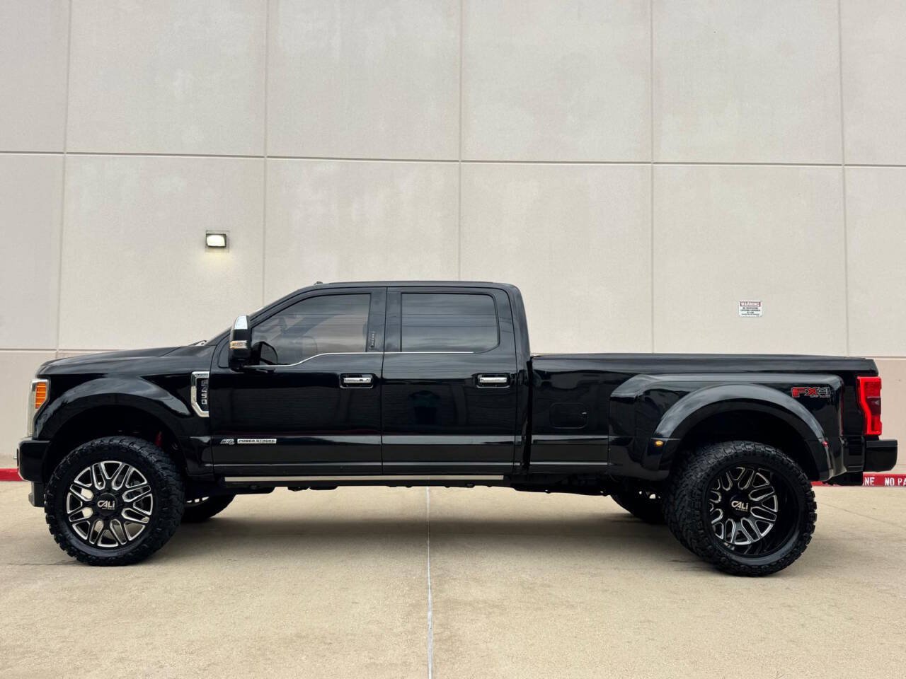 Used 2017 Ford F350 Platinum w/ Platinum Ultimate Package AWD/4WD image 2
