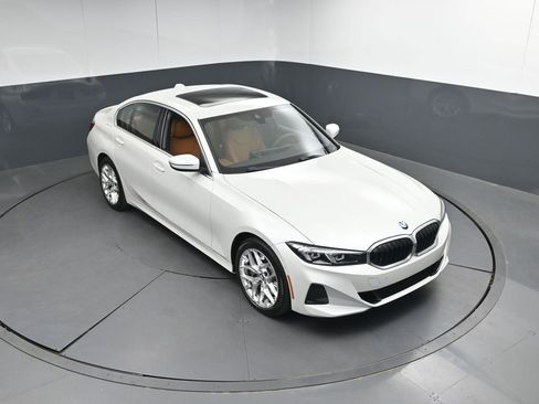 Used 2025 BMW 330i xDrive Sedan w/ Convenience Package image 39