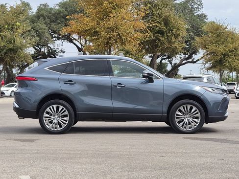 Used 2023 Toyota Venza XLE AWD/4WD image 6