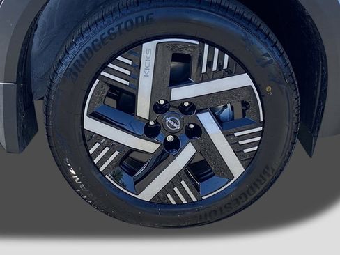 New 2026 Nissan Kicks SV image 7