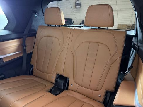 Used 2022 BMW X7 M50i w/ Executive Package image 29