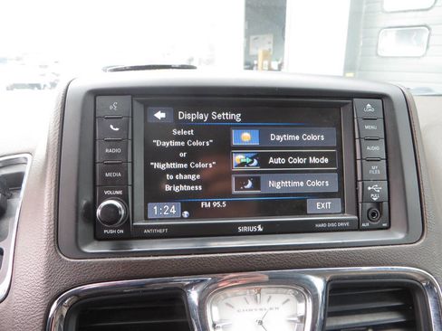 Used 2015 Chrysler Town & Country Touring w/ Driver Convenience Group image 51