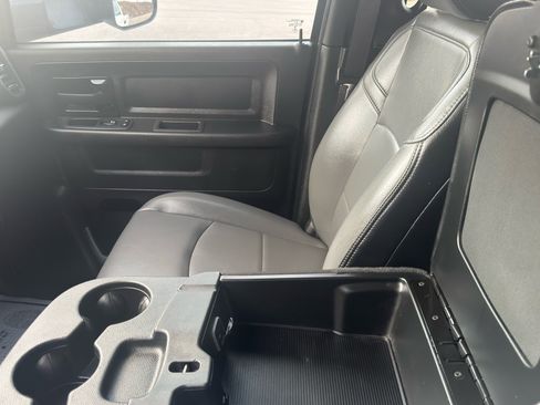 Used 2022 RAM 2500 Tradesman w/ Chrome Appearance Group image 29